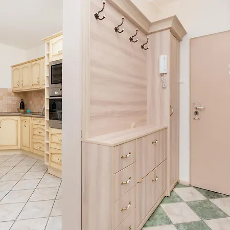 Elegant Kielecka In By Renters Appartement *