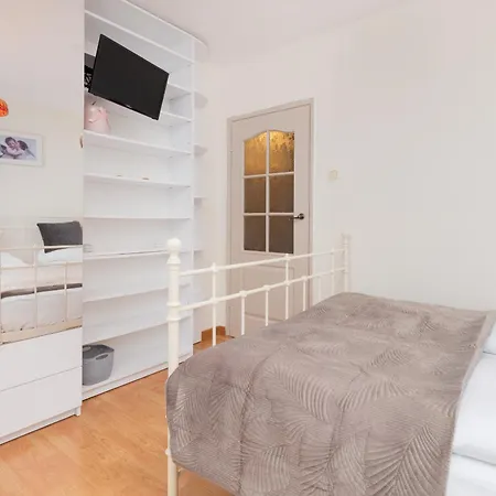 Appartamento Elegant Kielecka In By Renters