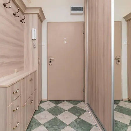 Appartamento Elegant Kielecka In By Renters *